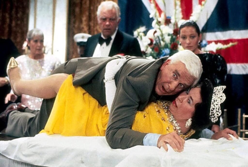 Pense comme Y a-t-il un flic pour sauver la reine !