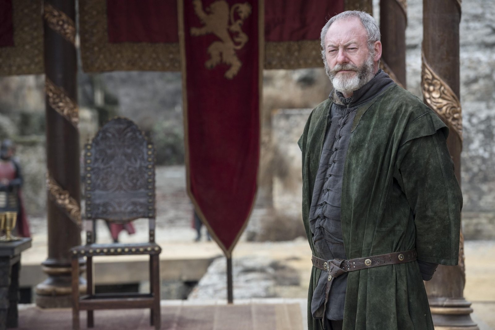 Wie gut kennst du Game of Thrones? — Stimmt es, dass Davos Seaworth für das Schmuggeln von Zwiebeln zum Ritter geschlagen wurde?