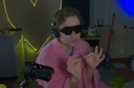MoreAbsurdy: хобі стрибати — Як називається YouTube-канал стримера?