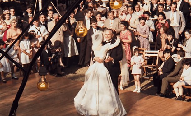 Der Pate: Eine Kultgeschichte — Welches Ereignis veranlasst Michael Corleone, das Familienunternehmen zu übernehmen?