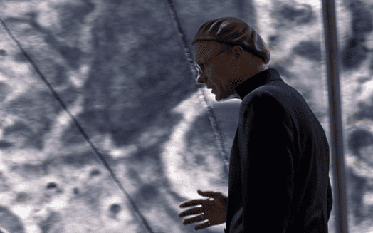 Die Truman Show — Wer ist der Schöpfer und Regisseur der 'Truman Show' im Film?