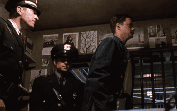 Um Sonho de Liberdade: teste sobre o filme — Que objeto Andy utiliza para esconder a sua ferramenta de fuga?