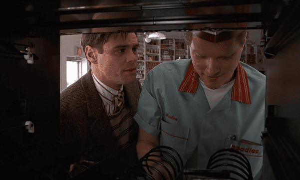 Die Truman Show — Wie beginnt Truman zu vermuten, dass seine Welt nicht echt ist?