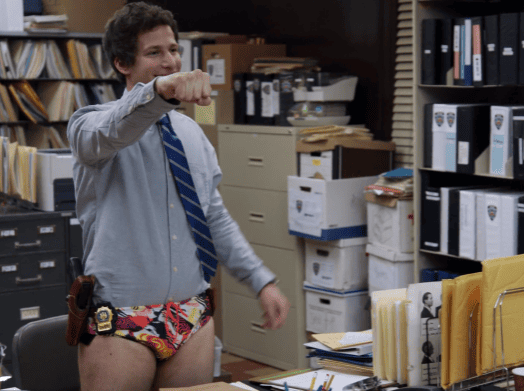 Kim jesteś z serialu „Brooklyn 9-9”? — Początek dnia pracy. Twój pierwszy ruch?