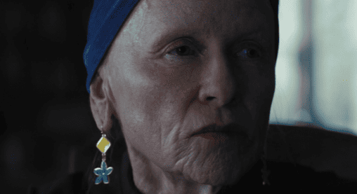 A Hora do Mal: desaparecidos às 2:17 — Que objeto Gladys usa para o ritual com as crianças?
