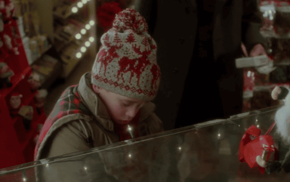 La trama de la película «Solo en casa» — ¿Qué fue exactamente lo que Kevin robó de la farmacia mientras huía del empleado?