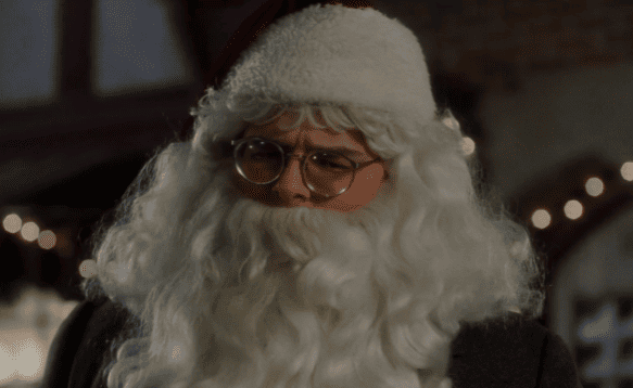 La trama de la película «Solo en casa» — ¿Qué recibió Kevin de Santa en el estacionamiento?
