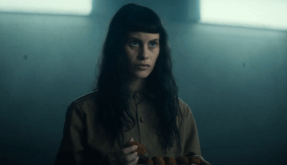 L&rsquo;intrigue du film « La Plateforme 2 » — À quel étage les protagonistes commencent-ils ?
