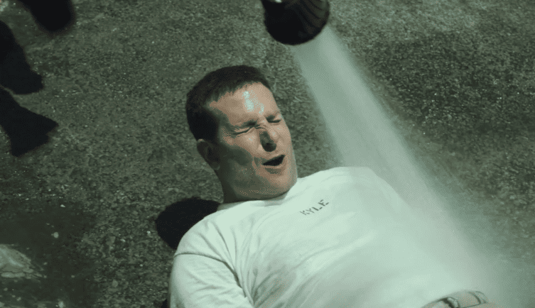 Amerikanischer Scharfschütze: Handlung des Films — Warum beschließt Chris, zu den Navy SEALs zu gehen und nicht einfach zur Armee?