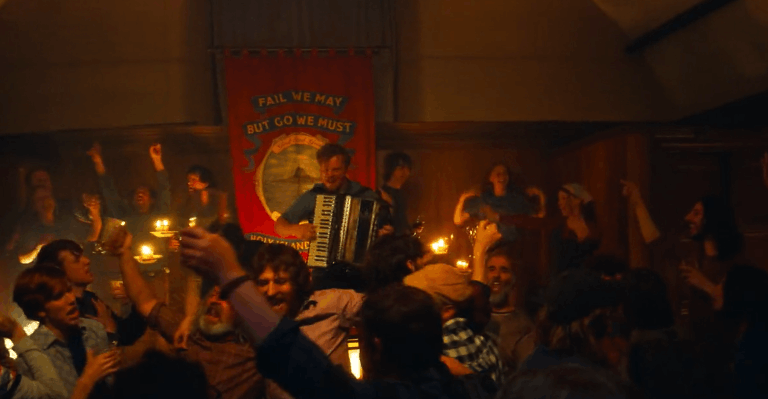28 Anos Depois — Que coisa desagradável o Spike viu durante a festa?